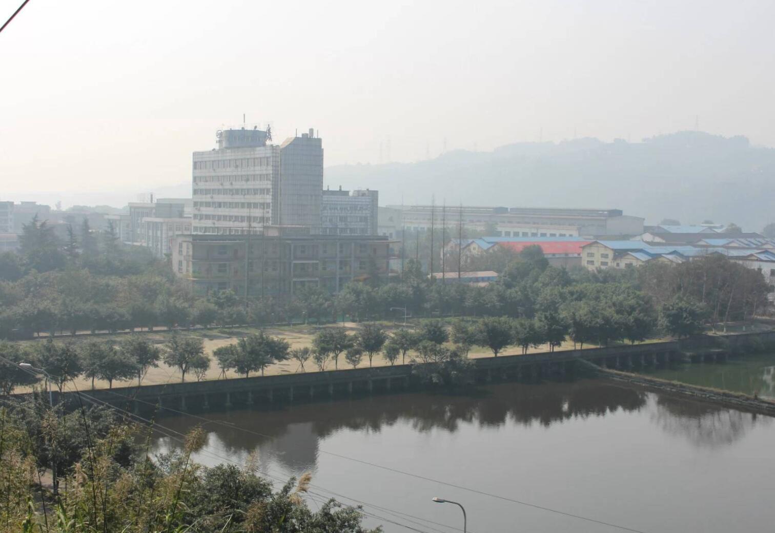 樂(lè)山東風(fēng)電機(jī)技工學(xué)校