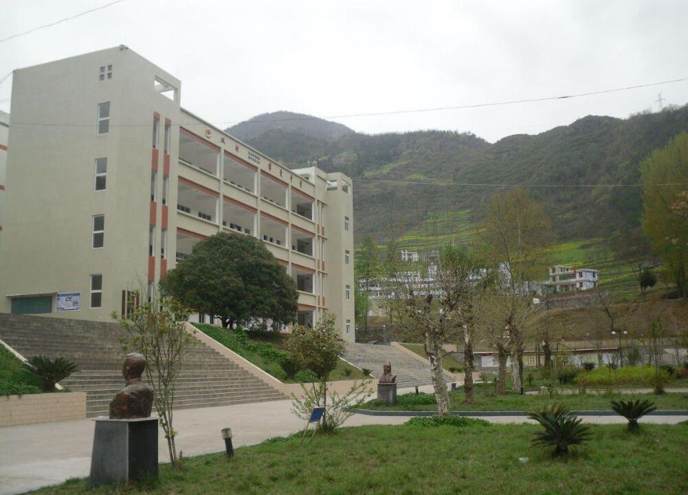 西昌交通學(xué)校